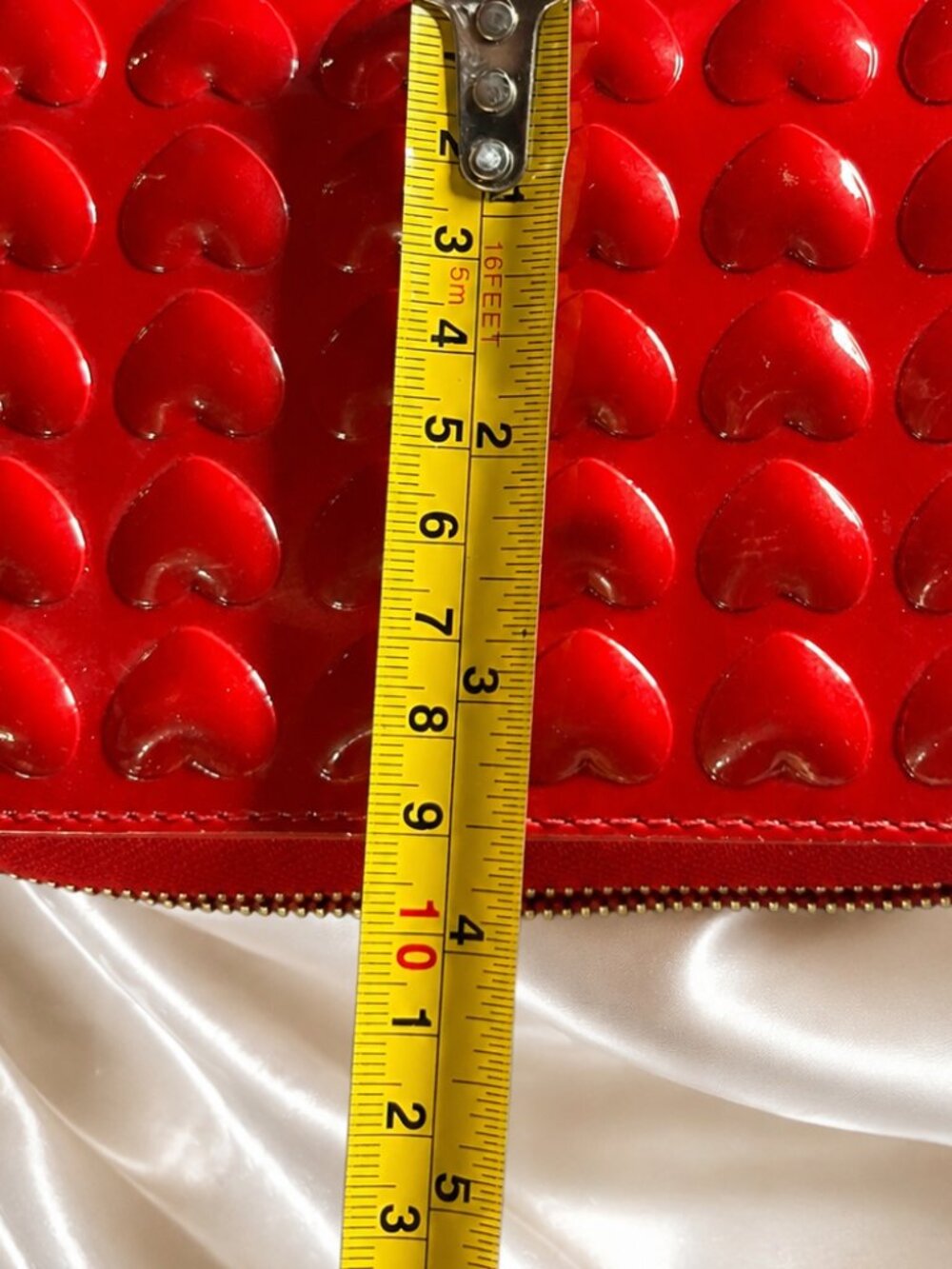 Marc Jacobs Red Patent Leather Heart Zip Around Wristlet Wallet - Picture 8 of 8